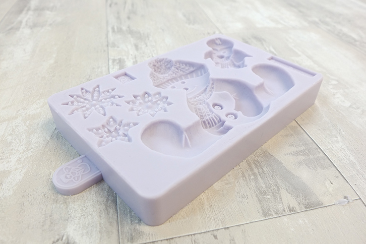 Karen Davies Moulds – Sitting Snowman